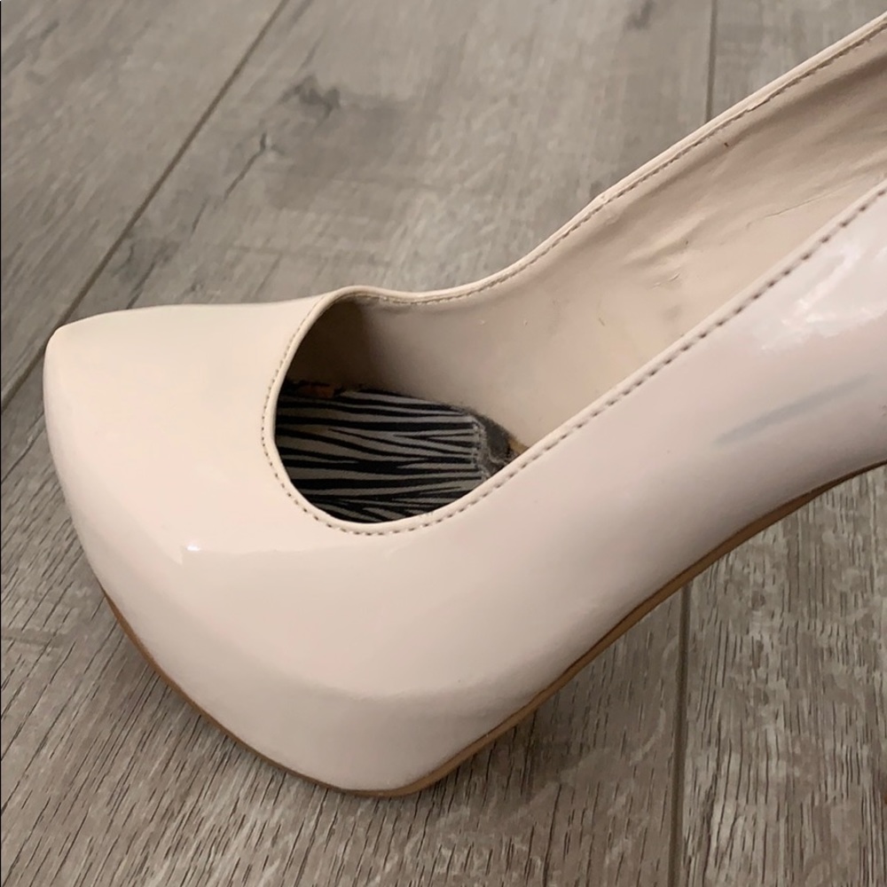 Shoe dazzle cream and rhinestone heels size 6.5 - Picture 7 of 10